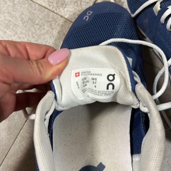 Running shoes - Picture 5 of 5